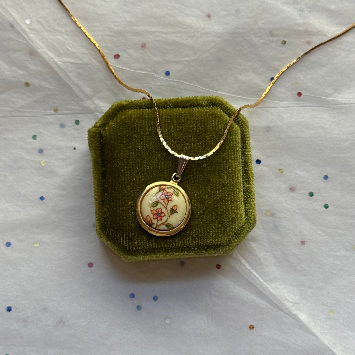 Vintage Gold Floral Pendant Necklace