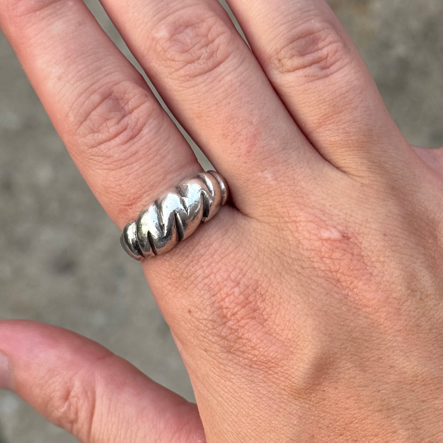 Vintage Sterling Silver Scalloped Dome Croissant Ring