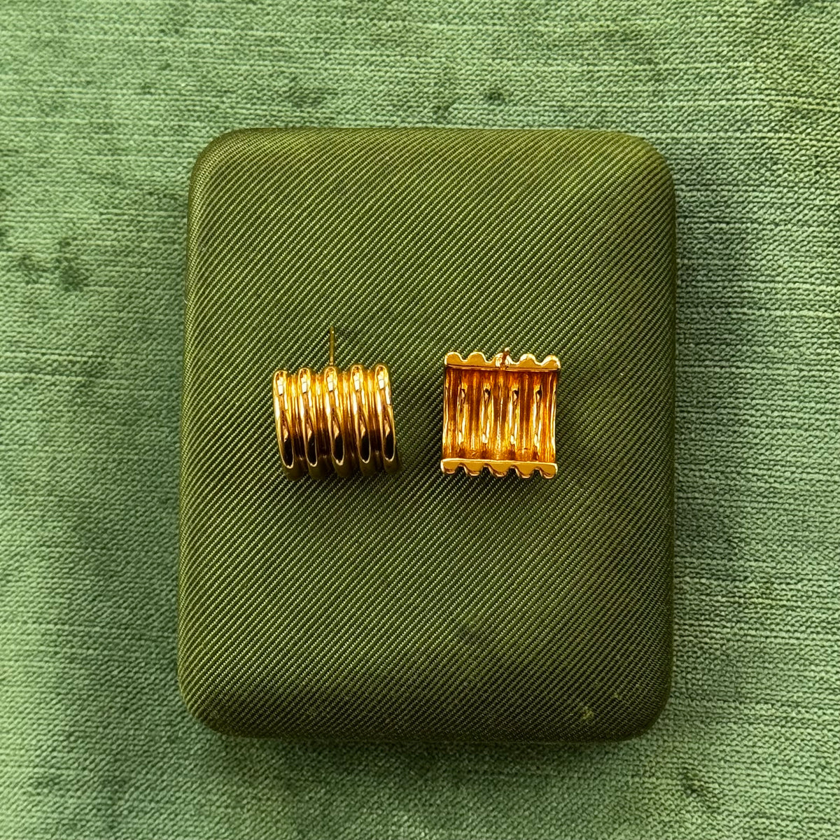 Vintage Gold Ribbed Earrings
