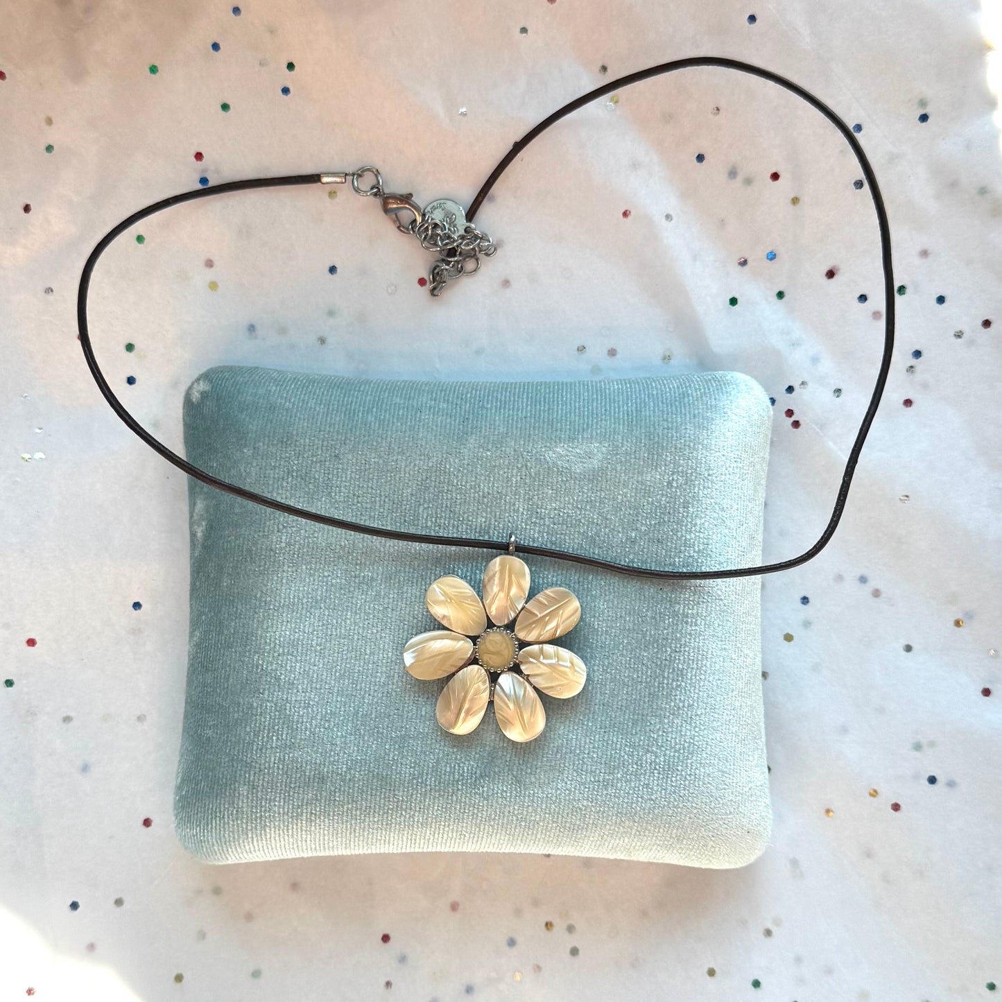 Vintage Mother of Pearl Flower Pendant Necklace