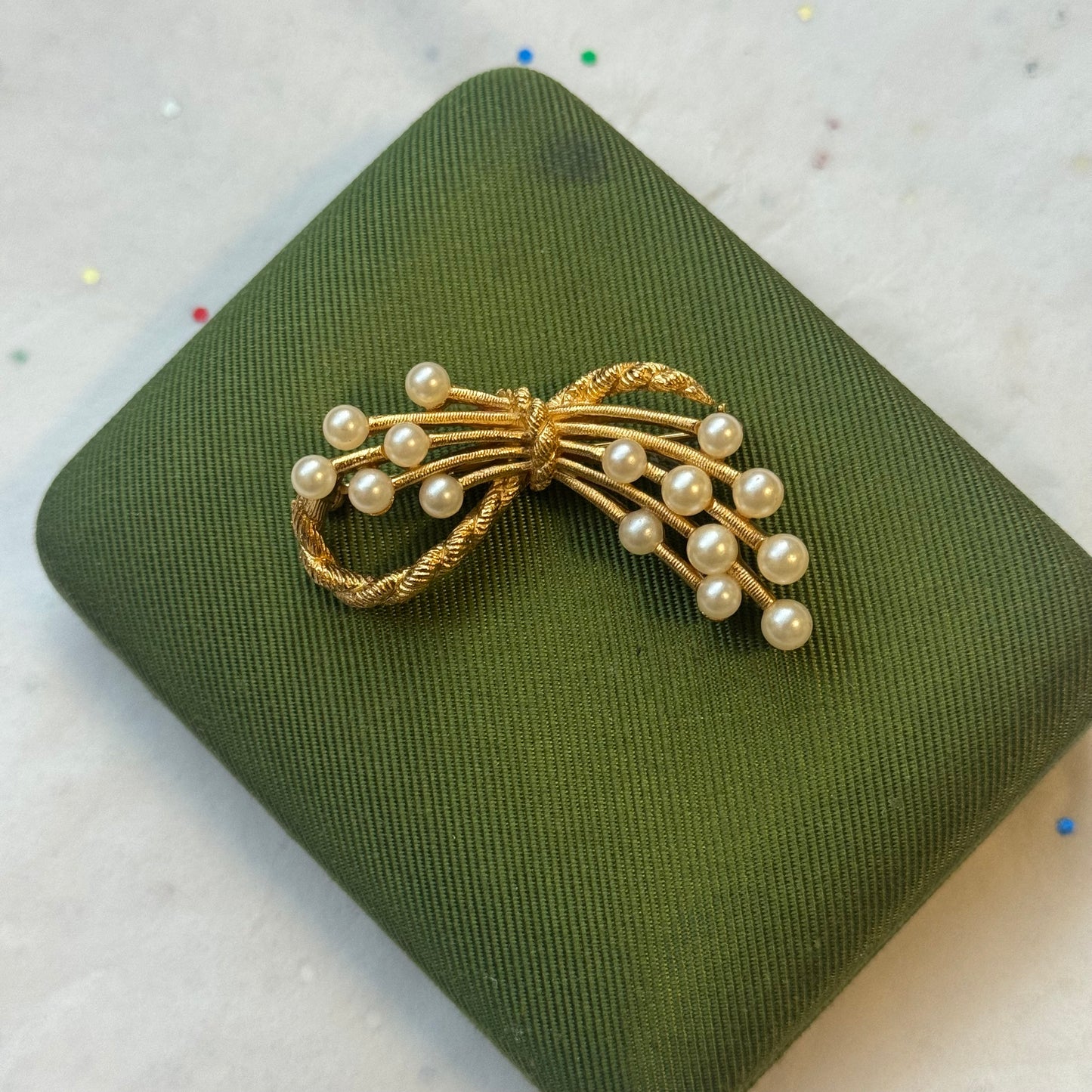 Vintage Trifari Gold Knot Pearl Brooch