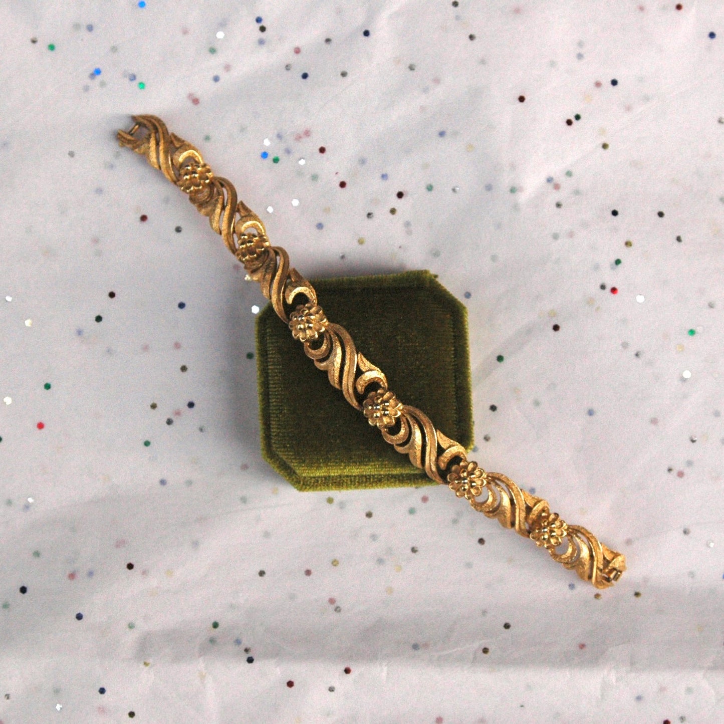 Vintage Avon Floral Gold Tone Bracelet