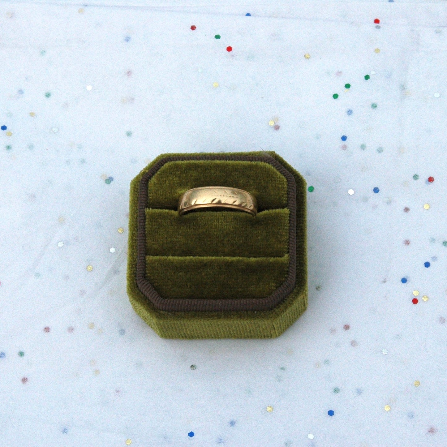 Vintage 14k Gold Band with Etched Detail - Over 5 Grams