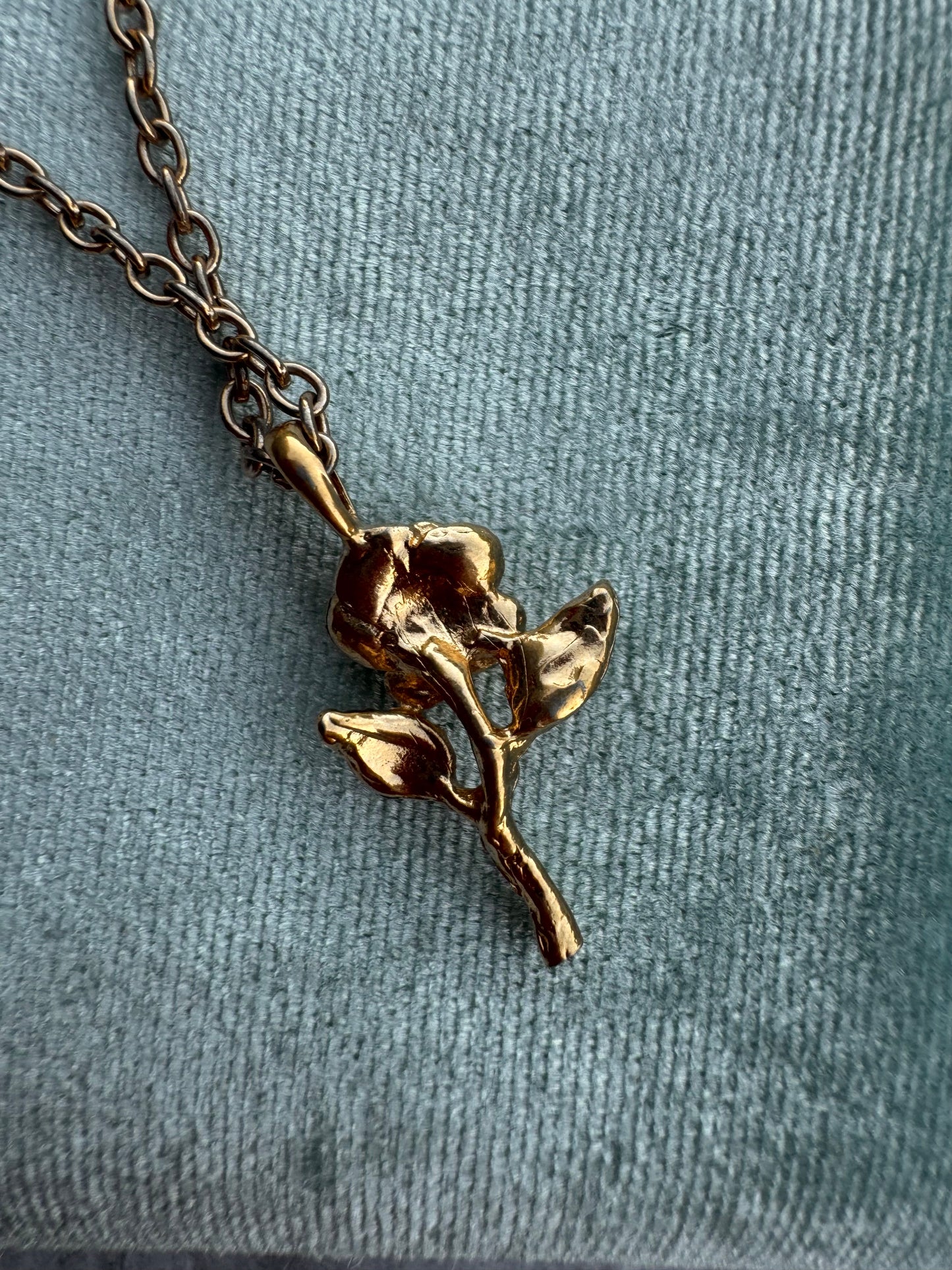 Vintage Gold Tone Rose Pendant Necklace