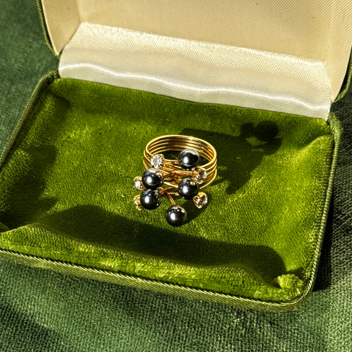 Vintage Gold Pearl & Rhinestone Wire Ring