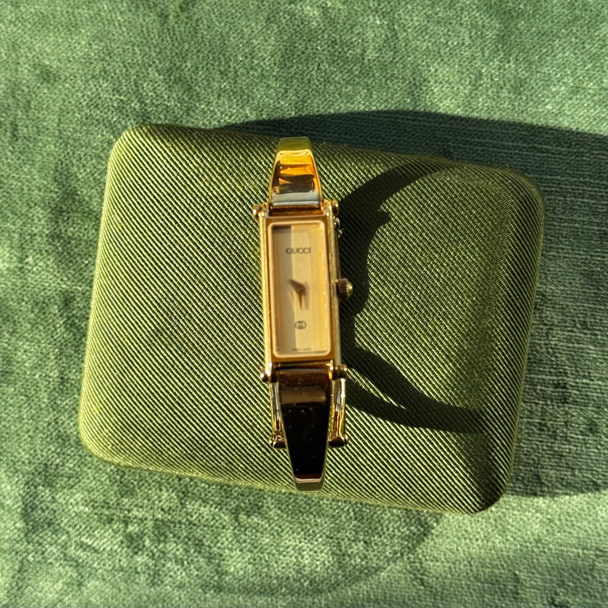 Vintage Authentic Gucci Gold Horsebit 1500L Watch