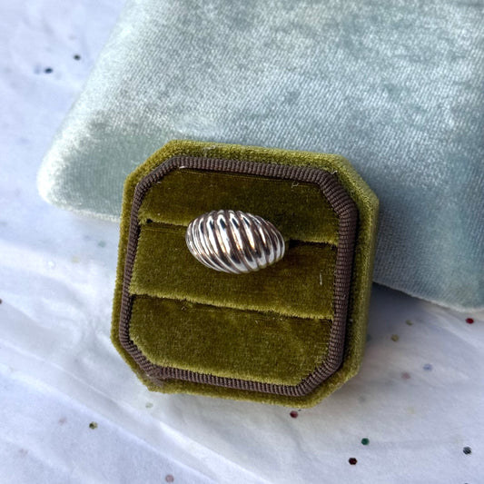 Vintage Sterling Silver Ribbed Dome Croissant Ring