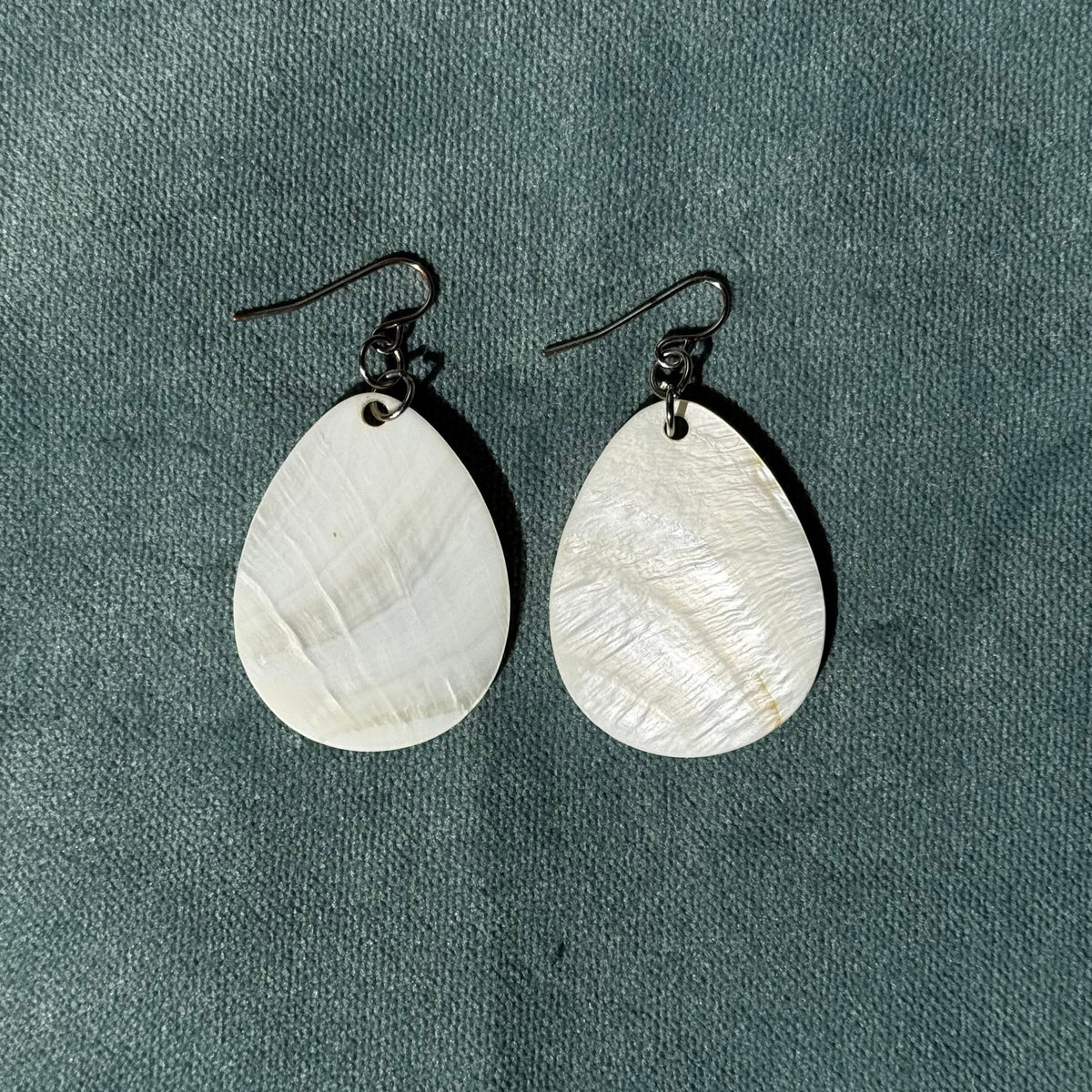Vintage Mother of Pearl Shell Teardrop Earrings