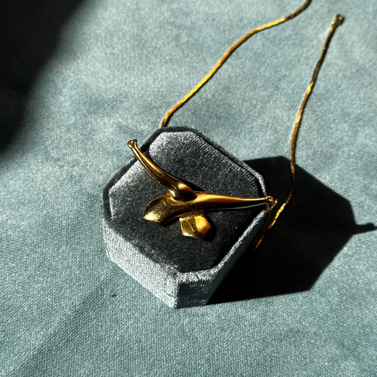 Vintage Bow Gold Necklace