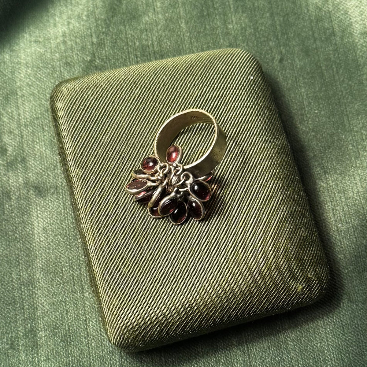 Vintage Sterling Silver & Natural Garnet Cabochon Jingle Ring