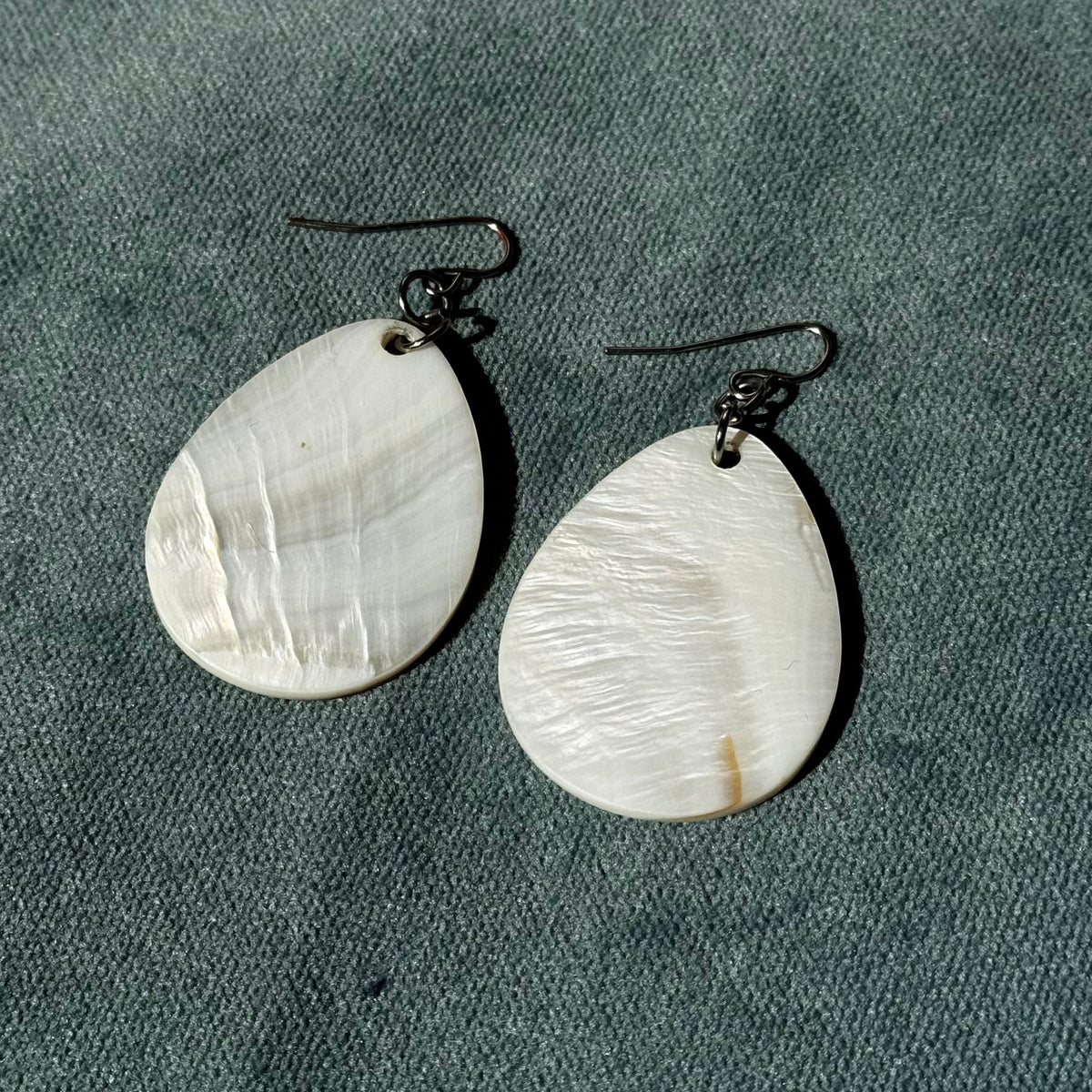 Vintage Mother of Pearl Shell Teardrop Earrings