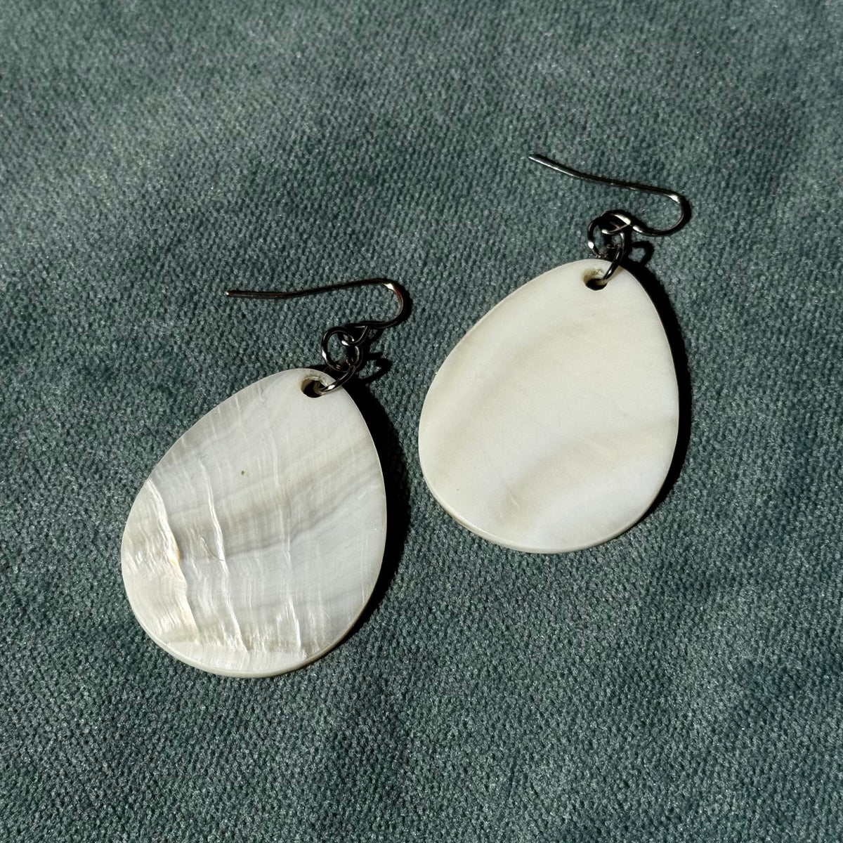 Vintage Mother of Pearl Shell Teardrop Earrings