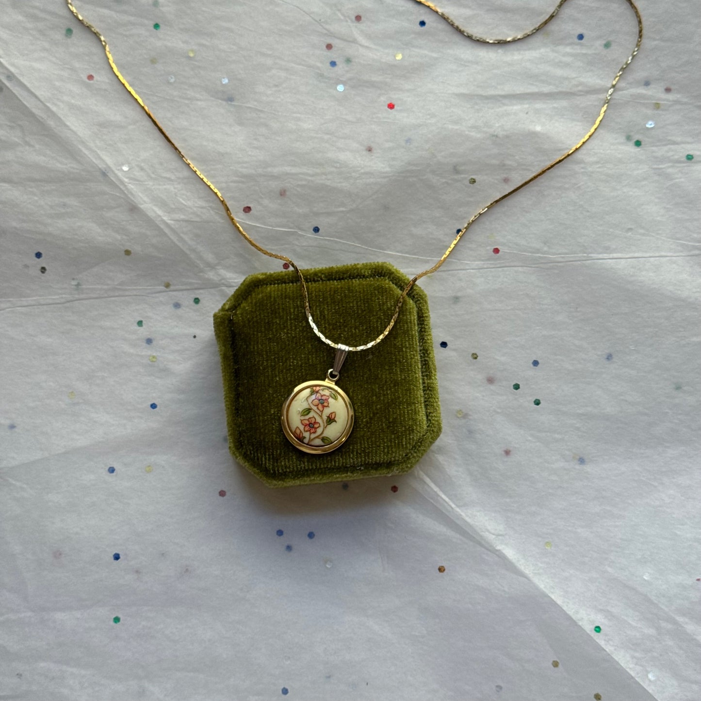 Vintage Gold Floral Pendant Necklace