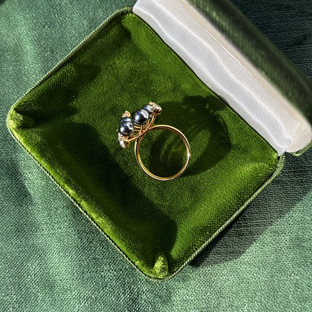 Vintage Gold Pearl & Rhinestone Wire Ring