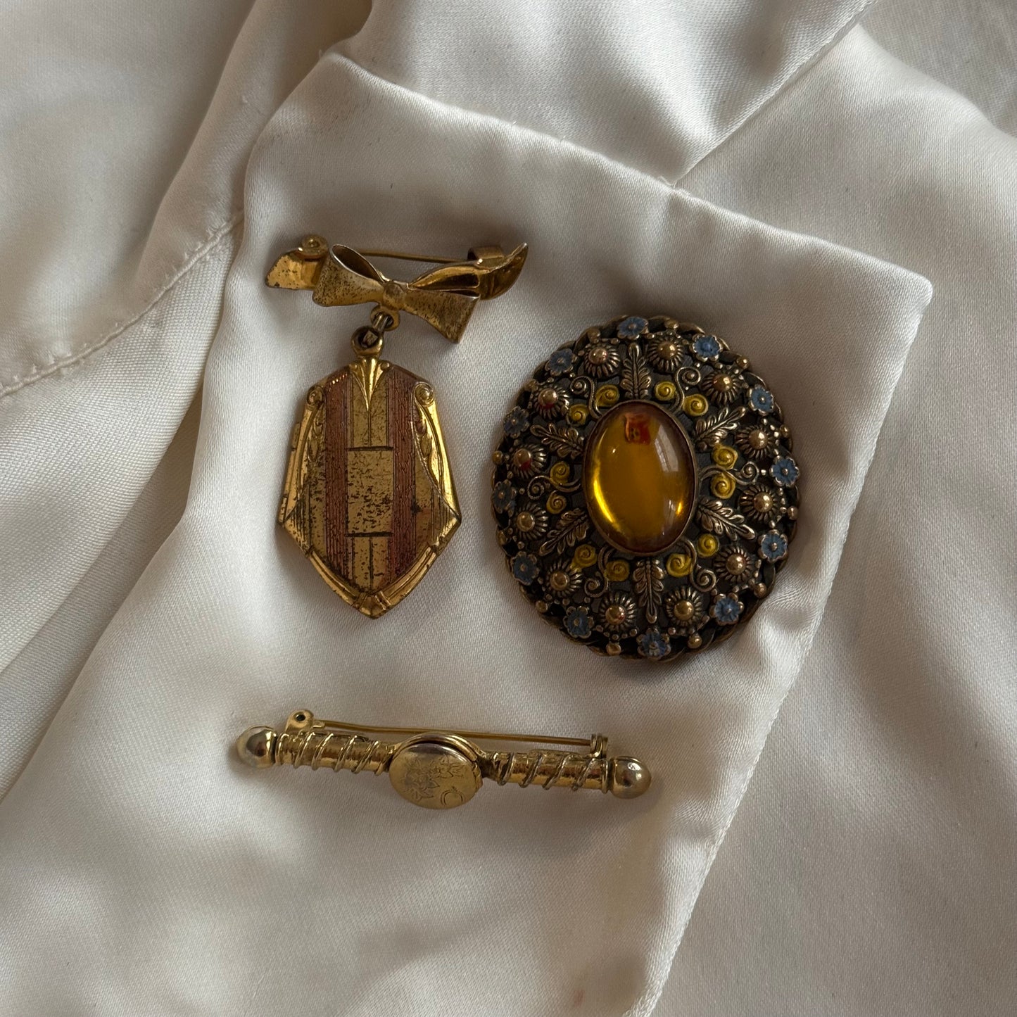 Vintage Filigree Cabachon Brooch