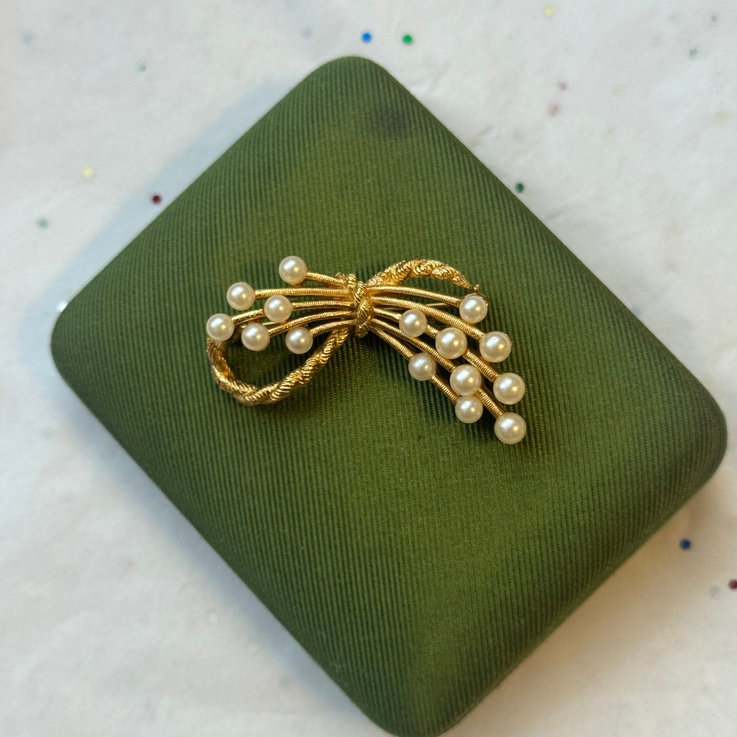 Vintage Trifari Gold Knot Pearl Brooch