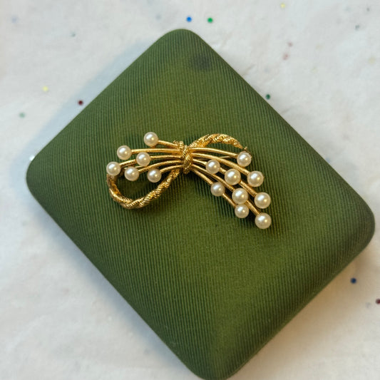 Vintage Trifari Gold Knot Pearl Brooch