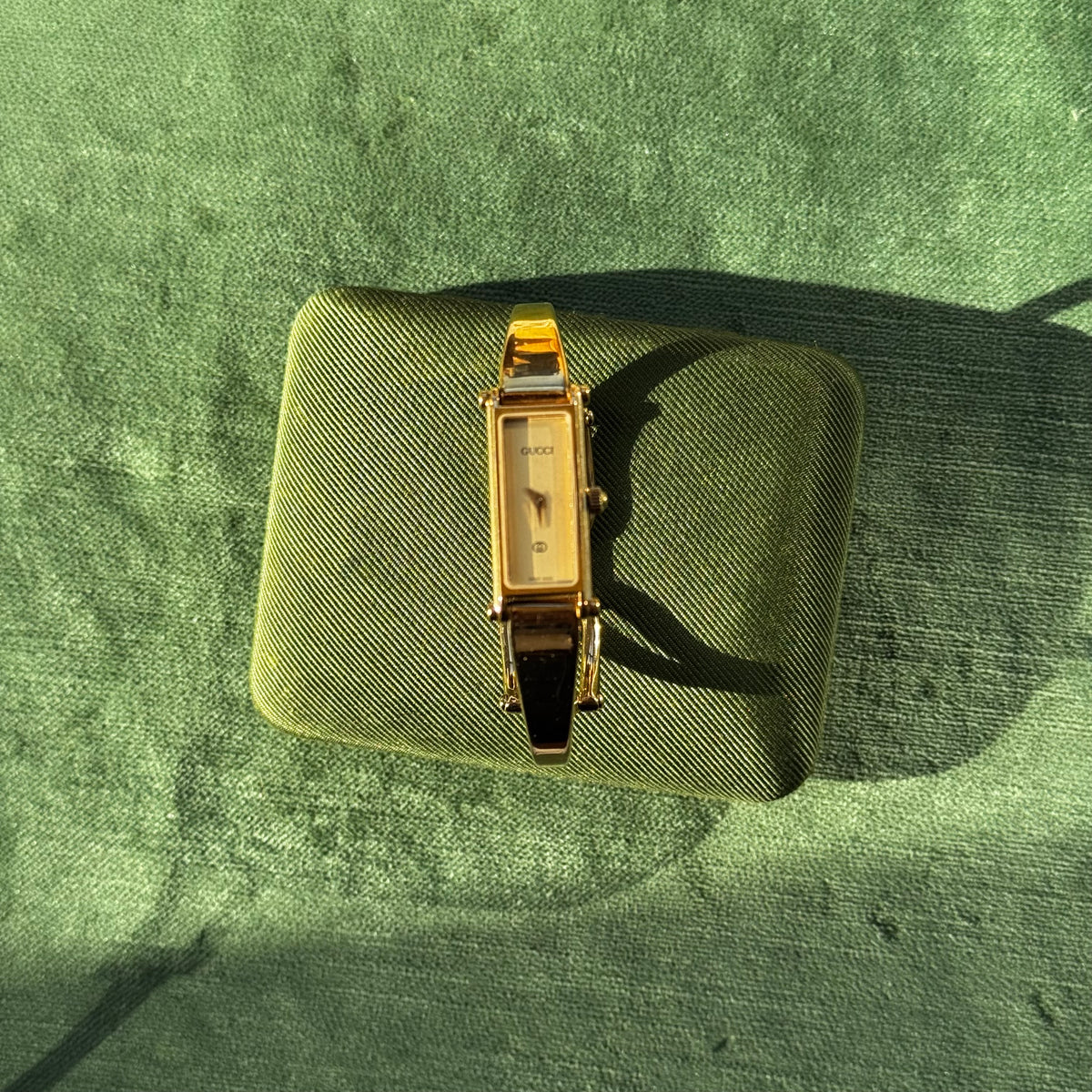 Vintage Authentic Gucci Gold Horsebit 1500L Watch