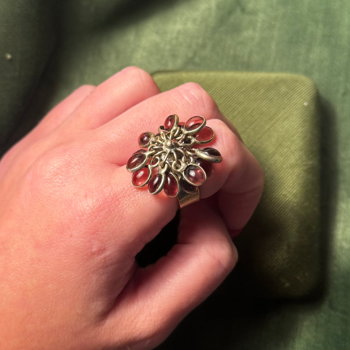 Vintage Sterling Silver & Natural Garnet Cabochon Jingle Ring