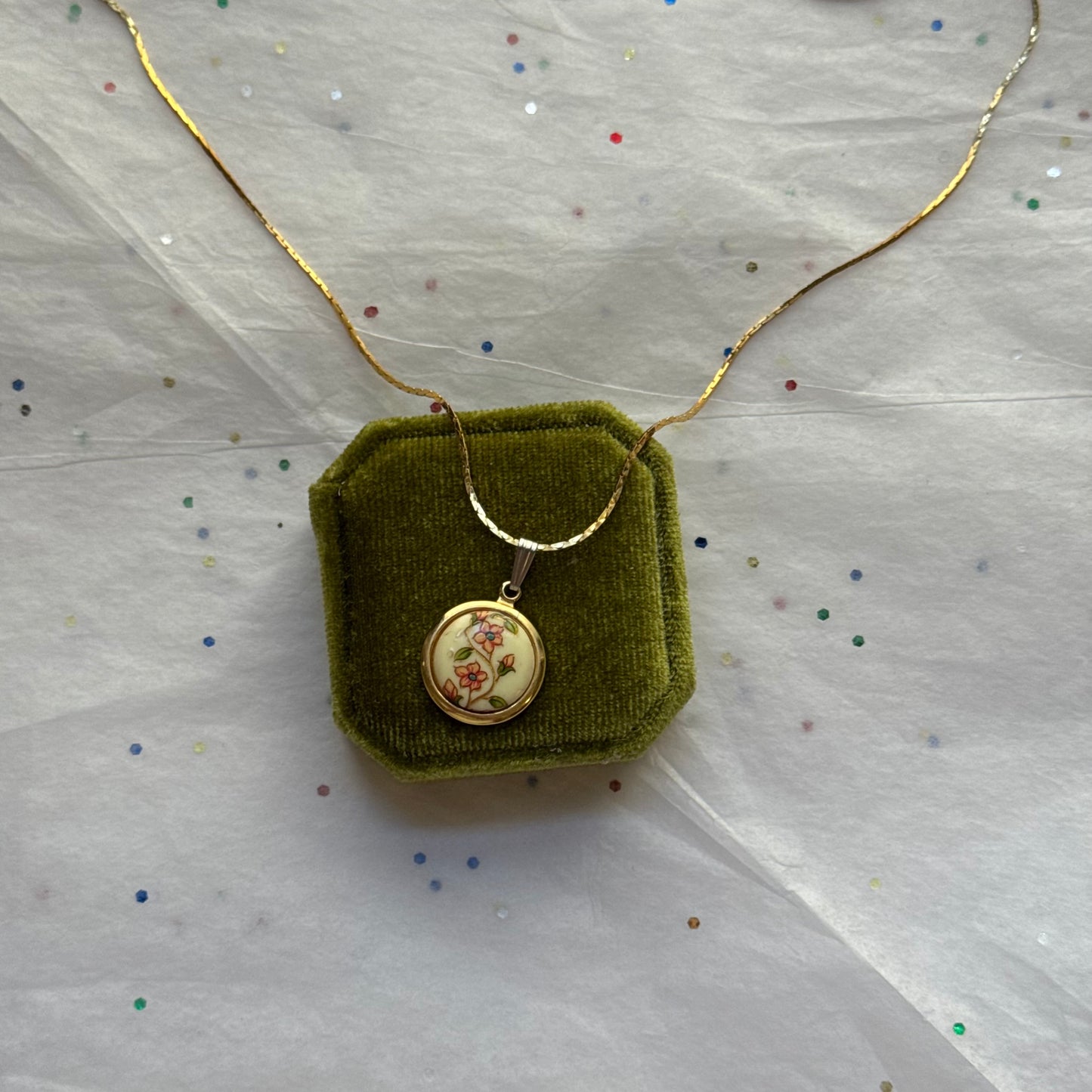 Vintage Gold Floral Pendant Necklace