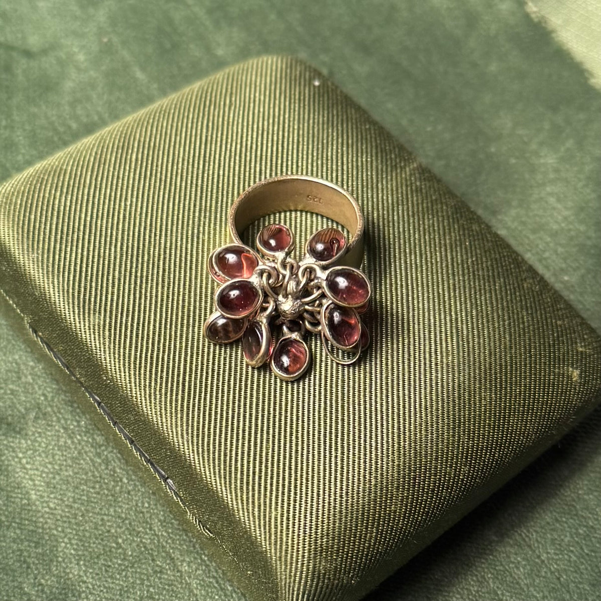 Vintage Sterling Silver & Natural Garnet Cabochon Jingle Ring