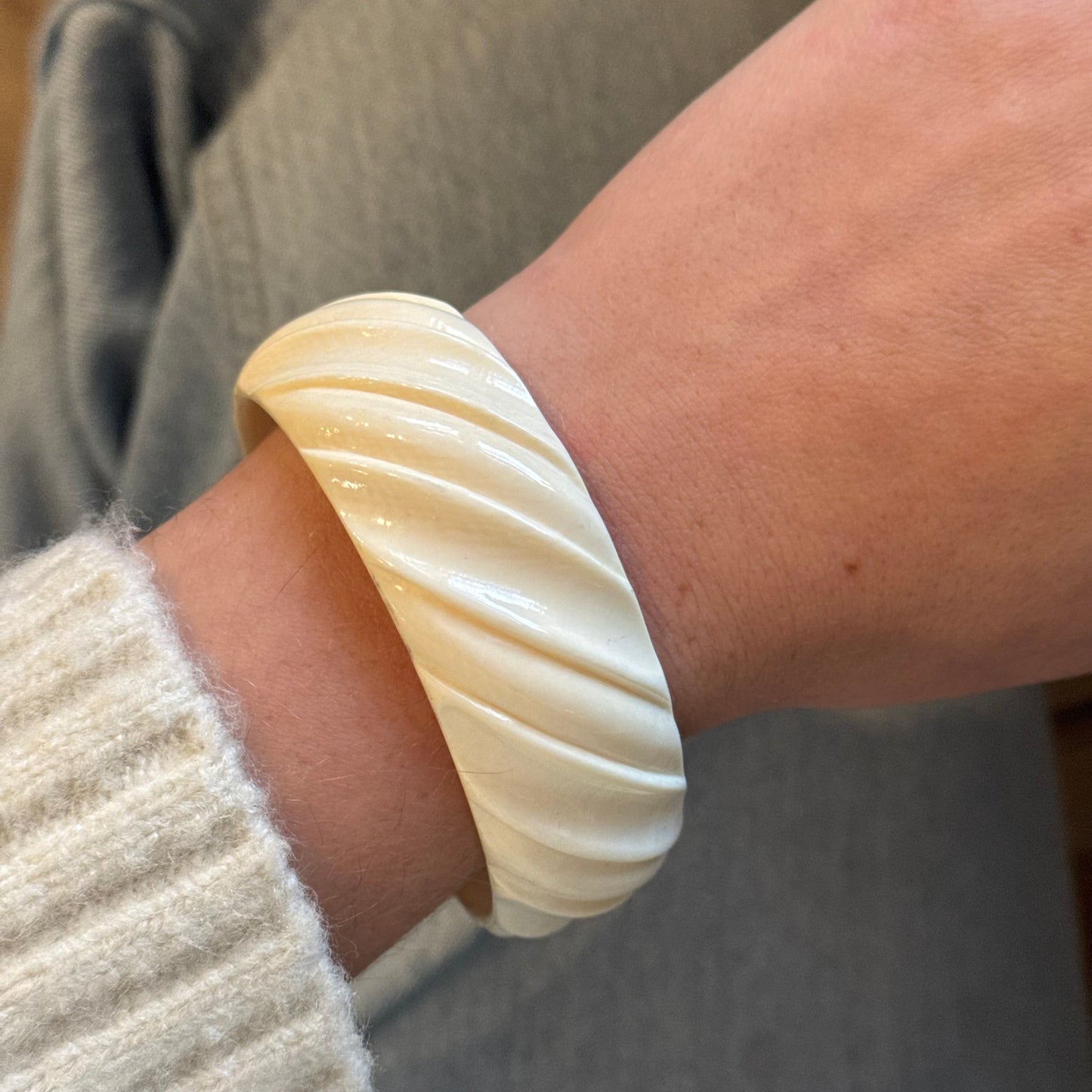 Vintage Ivory Style Bangle Bracelet