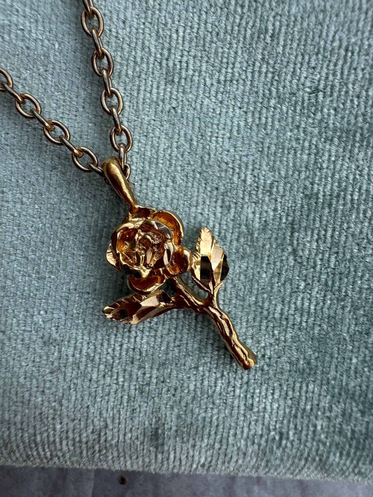 Vintage Gold Tone Rose Pendant Necklace