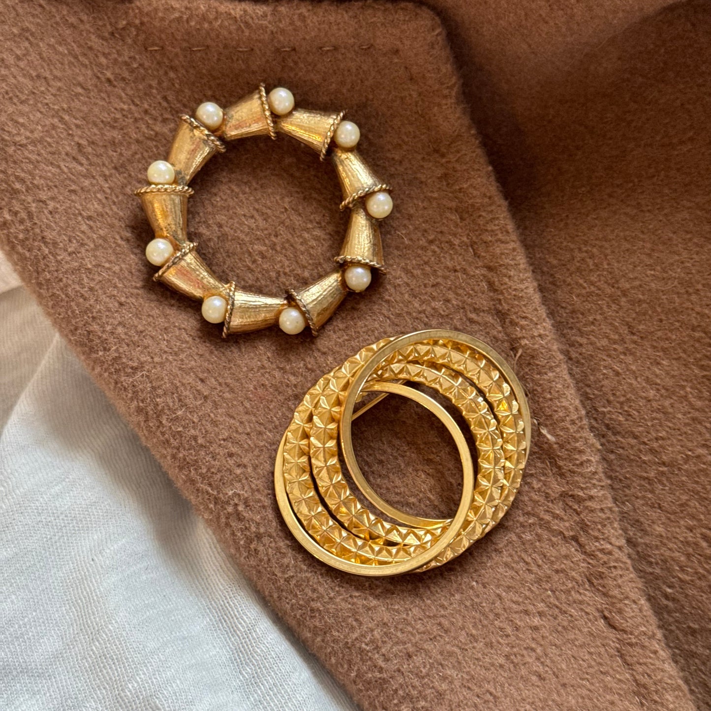 Vintage Gold Tone Pearl Circle Brooch