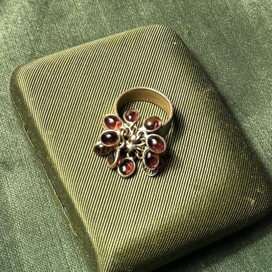 Vintage Sterling Silver & Natural Garnet Cabochon Jingle Ring