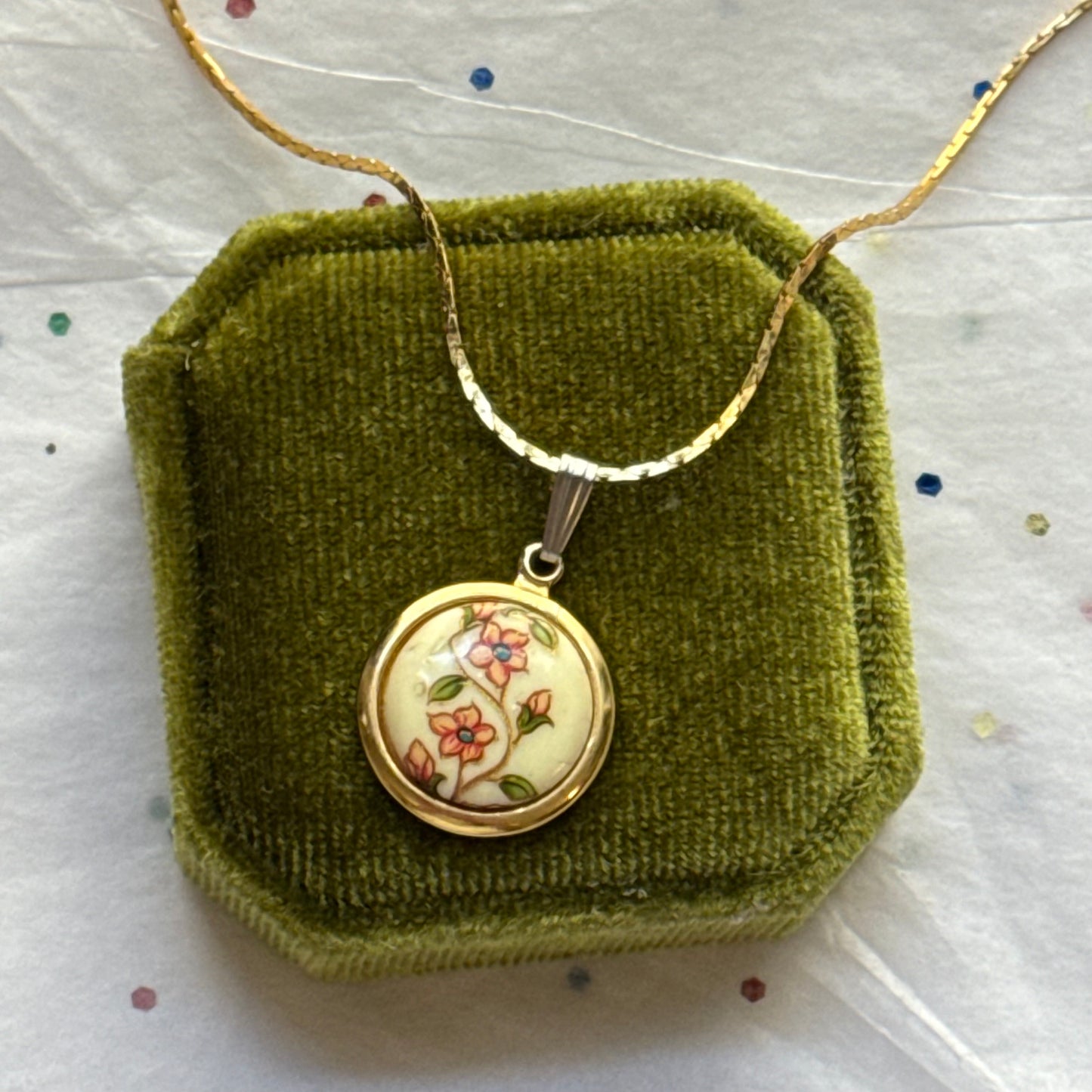 Vintage Gold Floral Pendant Necklace