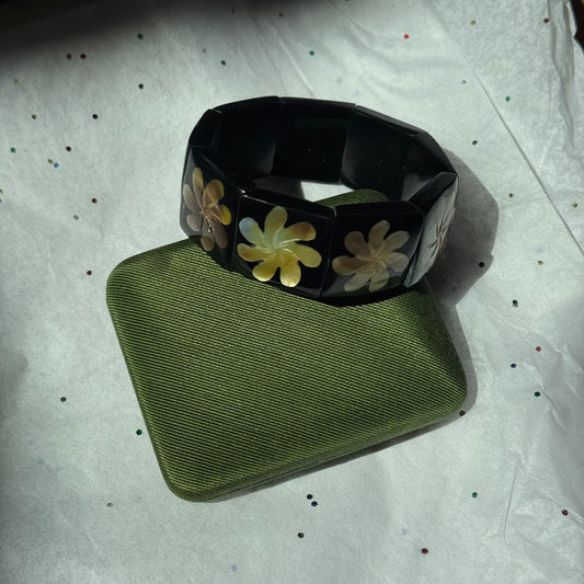 Floral Shell Stretch Bracelet