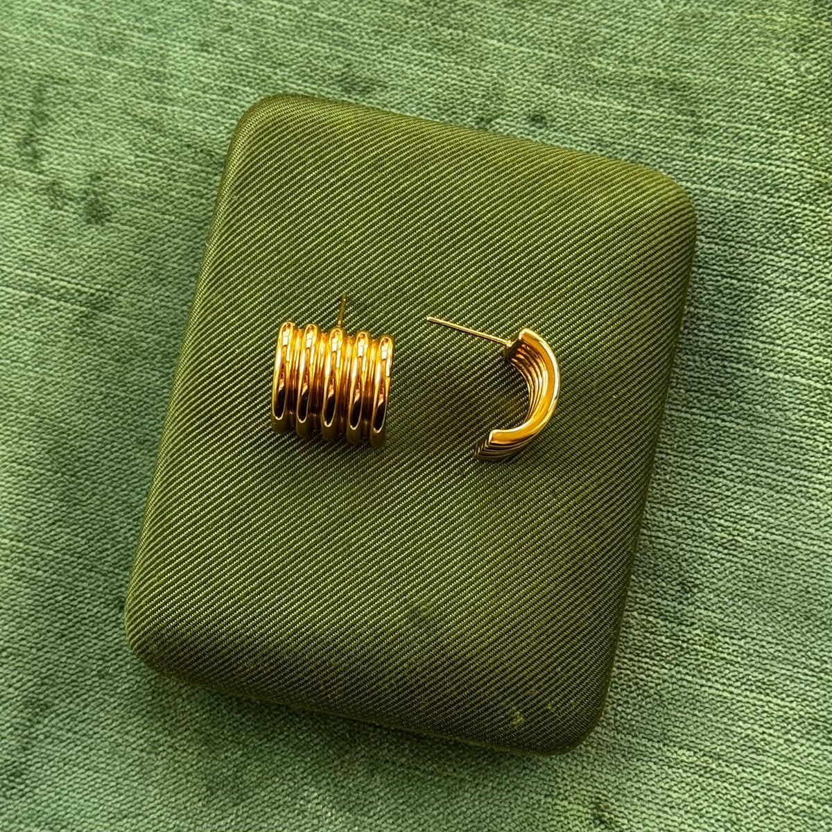 Vintage Gold Ribbed Earrings