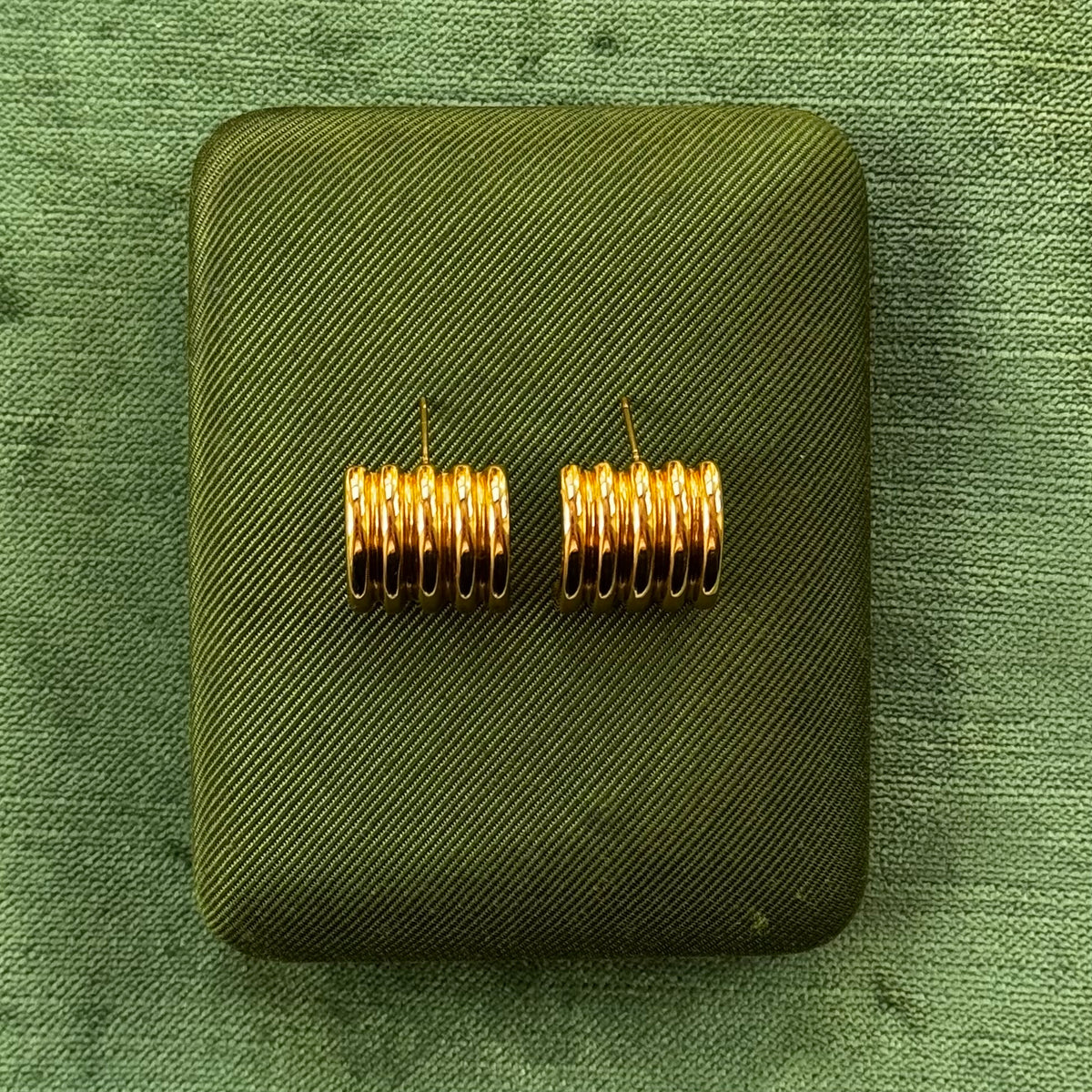 Vintage Gold Ribbed Earrings