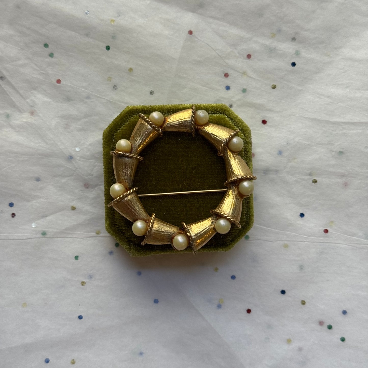 Vintage Gold Tone Pearl Circle Brooch