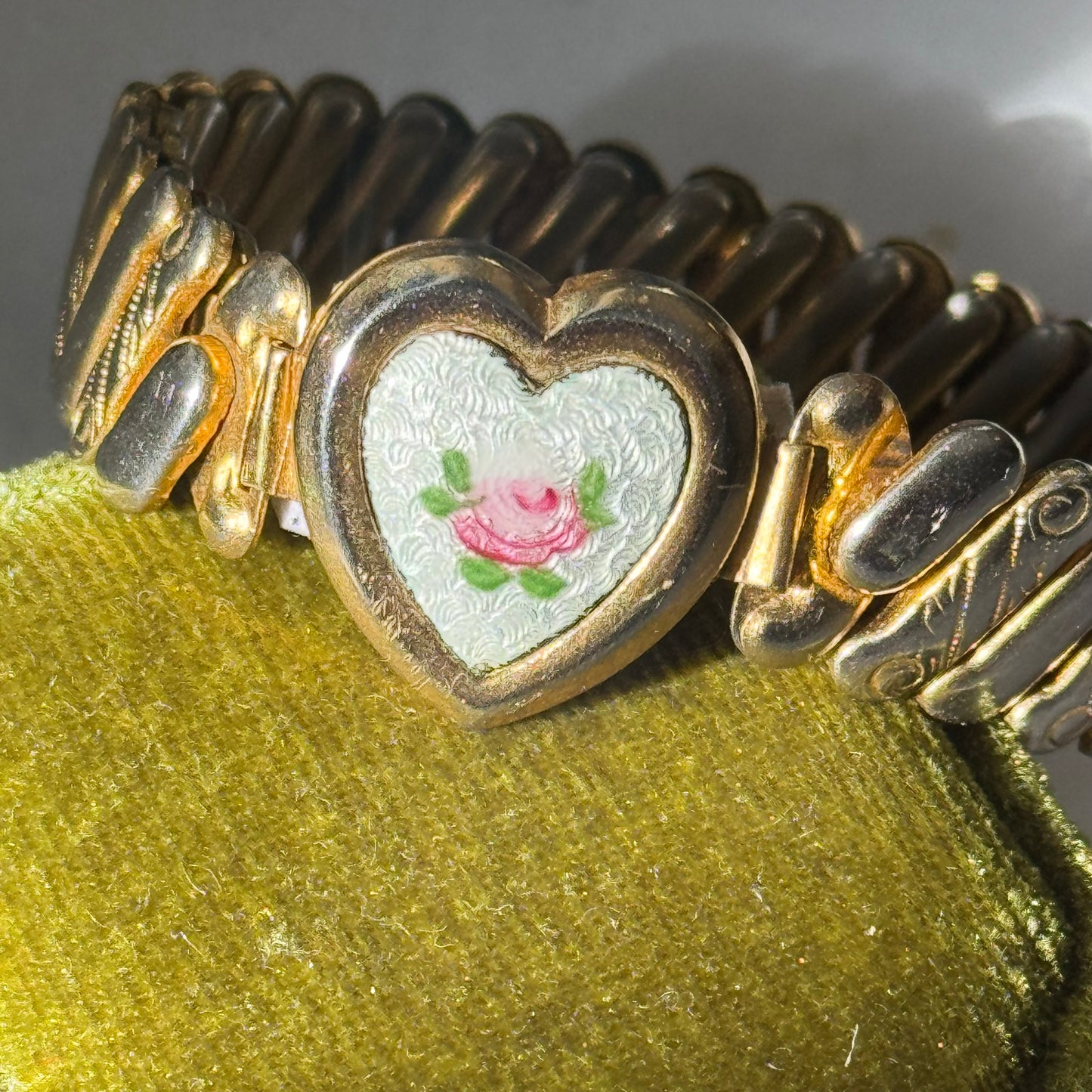 Vintage Guilloché Sweetheart Stretch Bracelet
