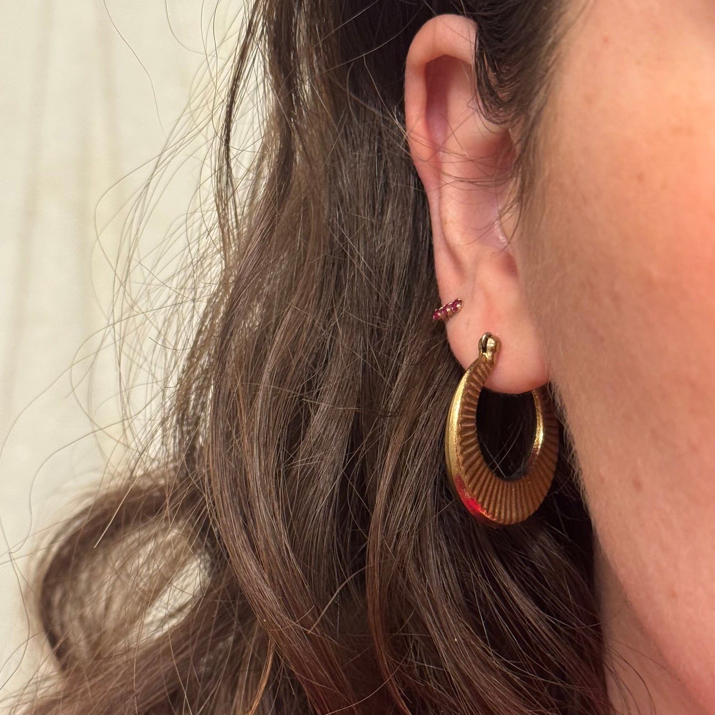 Vintage Gold Ribbed Hoop Post Earrings