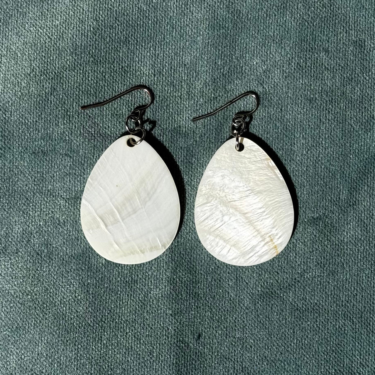 Vintage Mother of Pearl Shell Teardrop Earrings