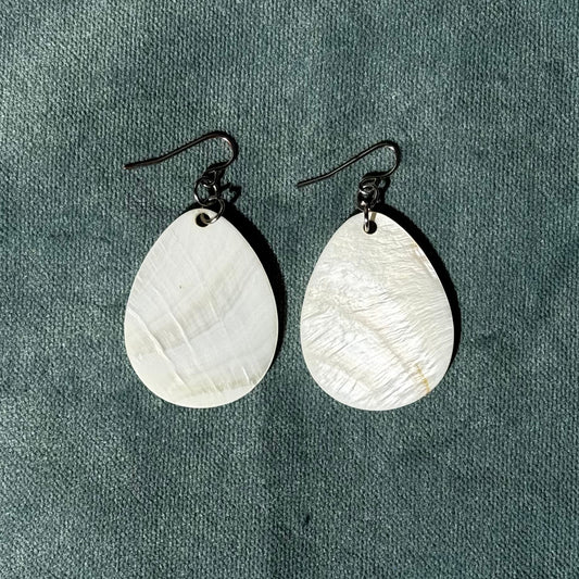 Vintage Mother of Pearl Shell Teardrop Earrings