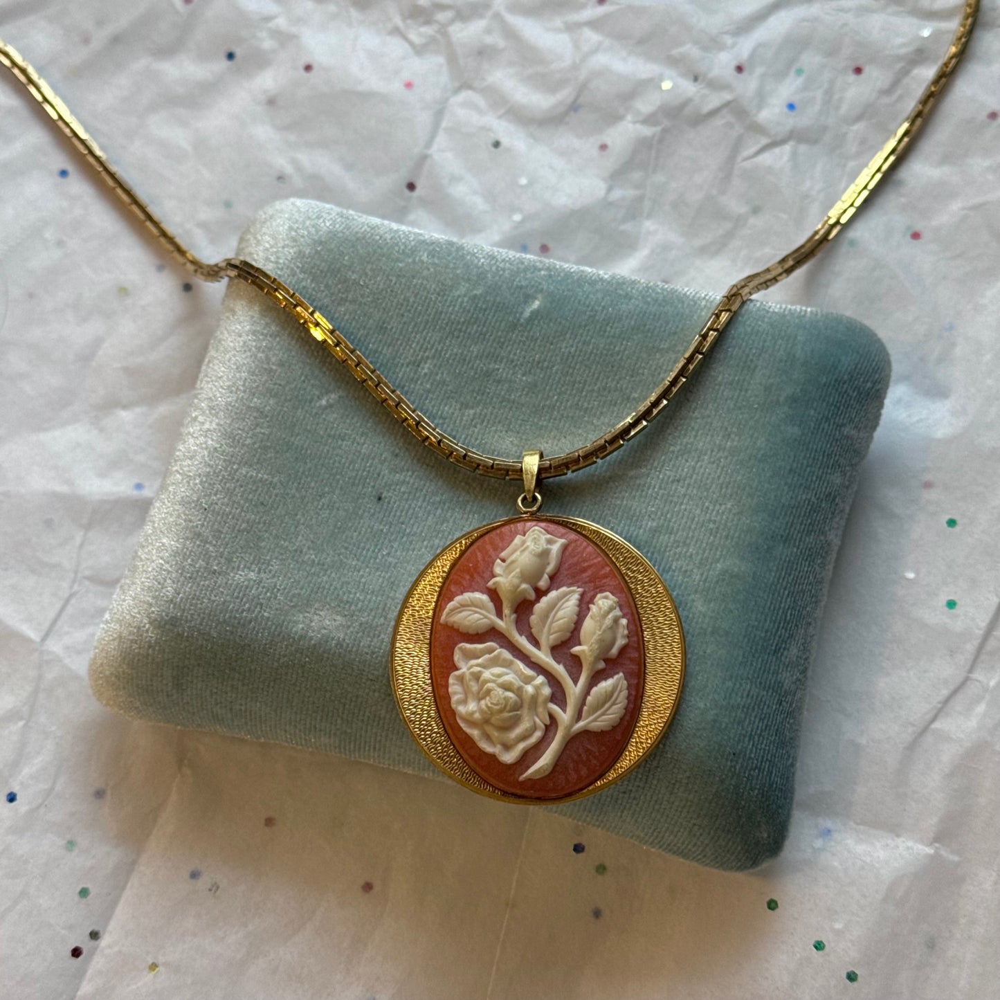 Vintage Gold Cameo Floral Pendant Necklace