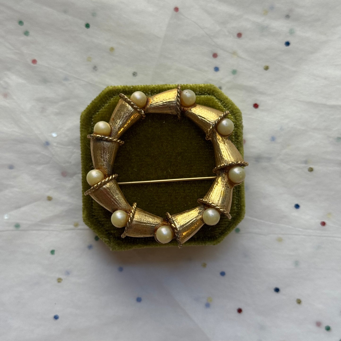 Vintage Gold Tone Pearl Circle Brooch