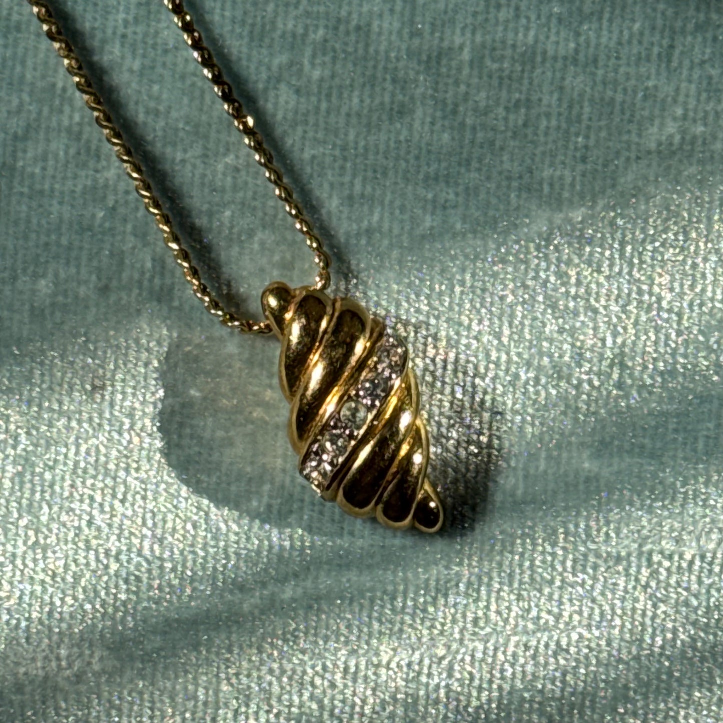 Vintage 1960s Trifari Gold Necklace with Rhinestones