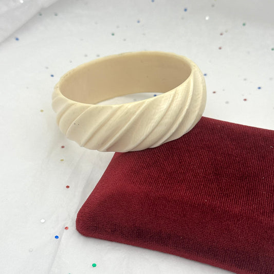 Vintage Ivory Style Bangle Bracelet