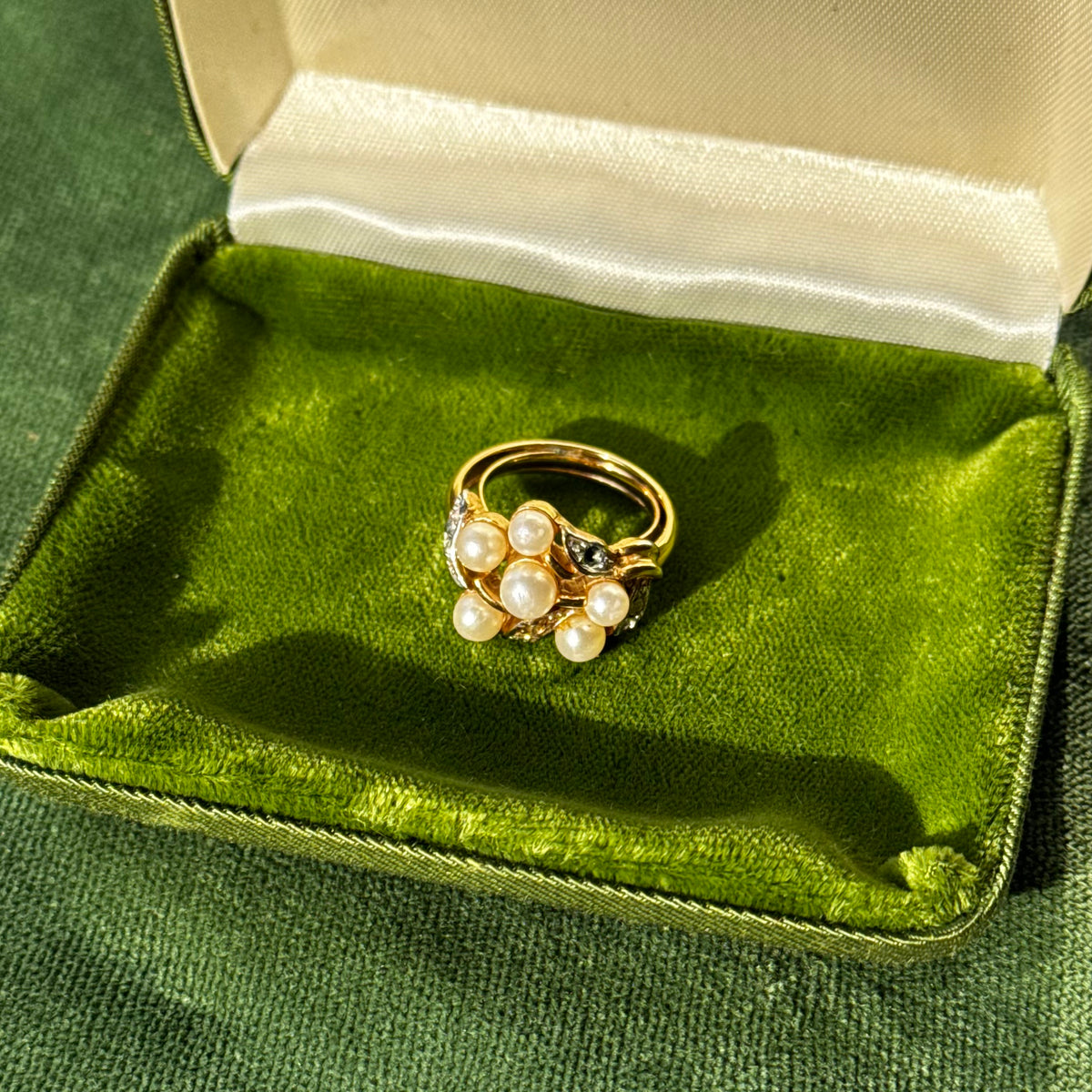 Vintage Avon Gold Pearl & Rhinestone Cluster Ring