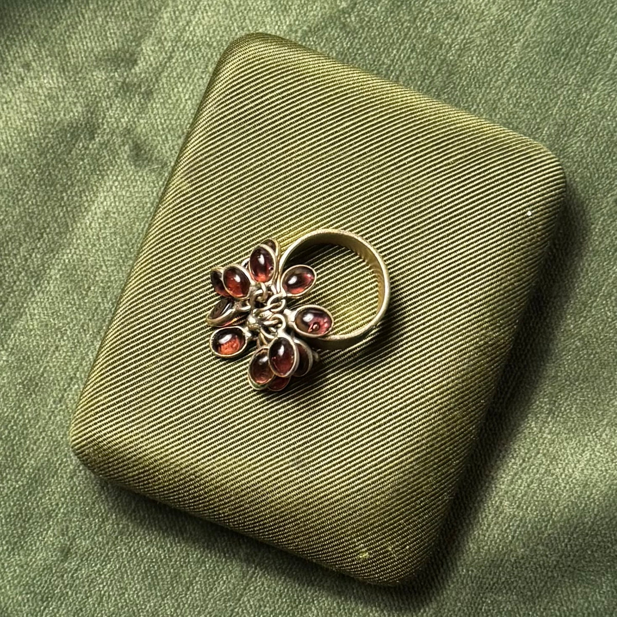Vintage Sterling Silver & Natural Garnet Cabochon Jingle Ring