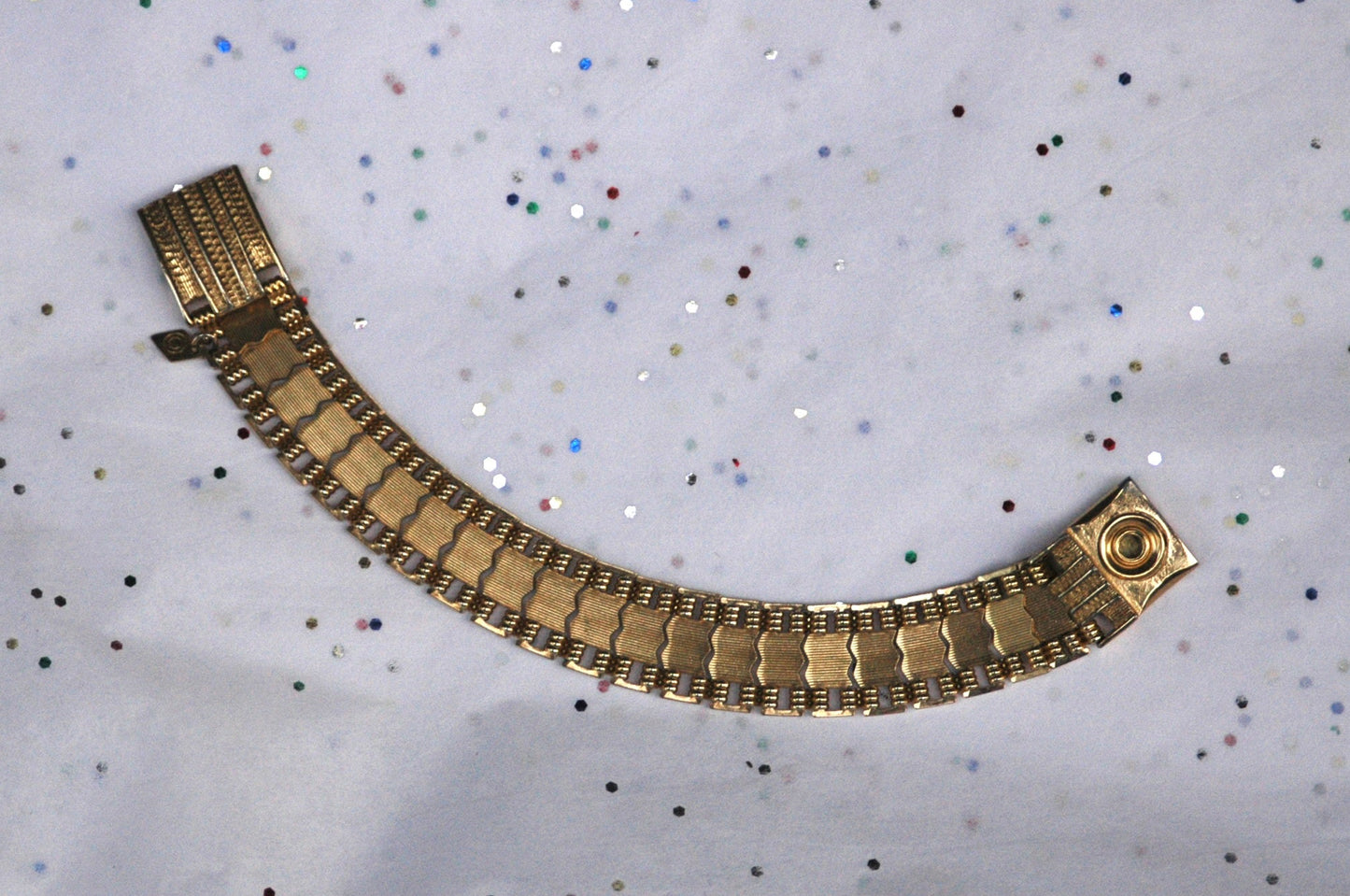 Vintage 1950s-1960s Sarah Coventry Gold Tone Bracelet