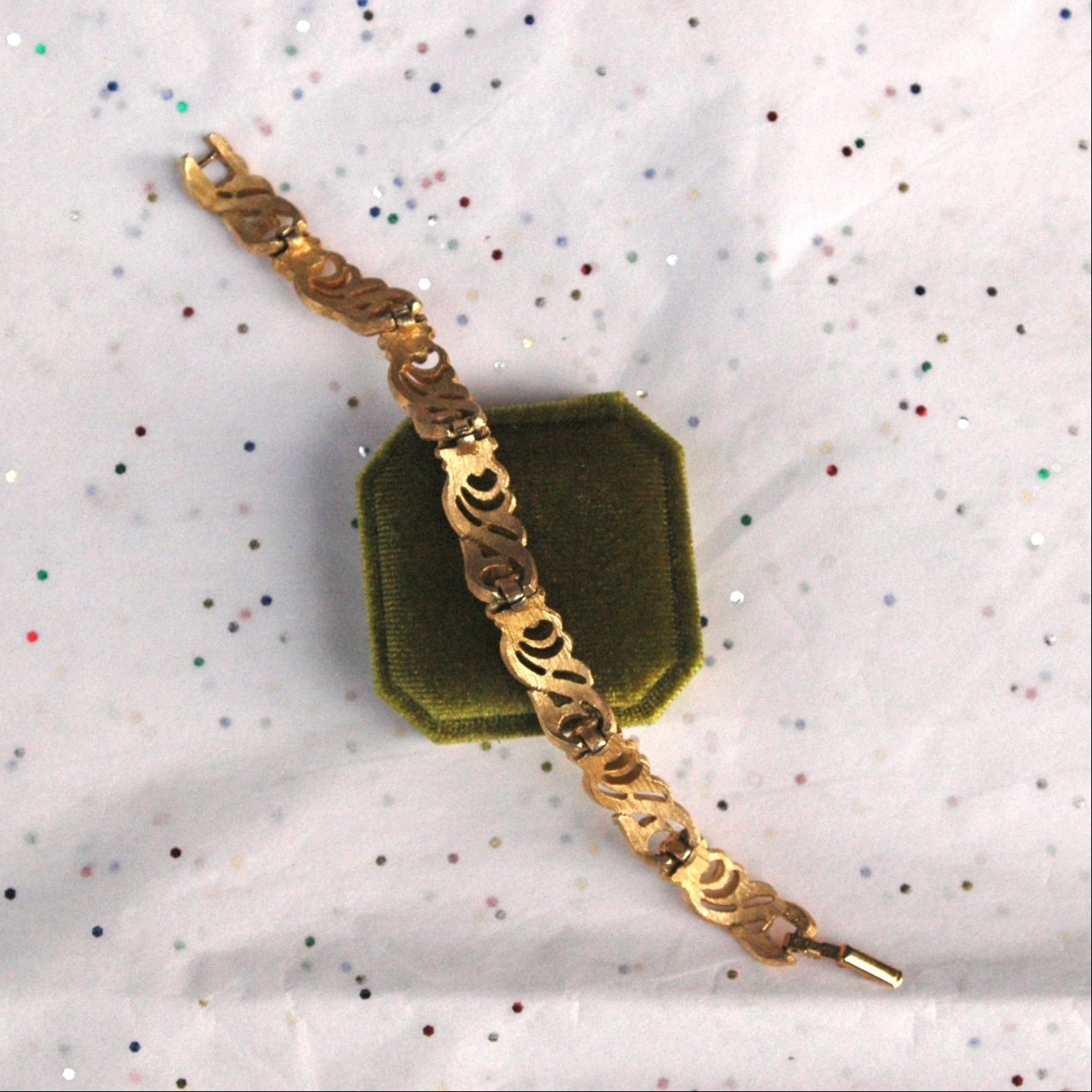 Vintage Avon Floral Gold Tone Bracelet