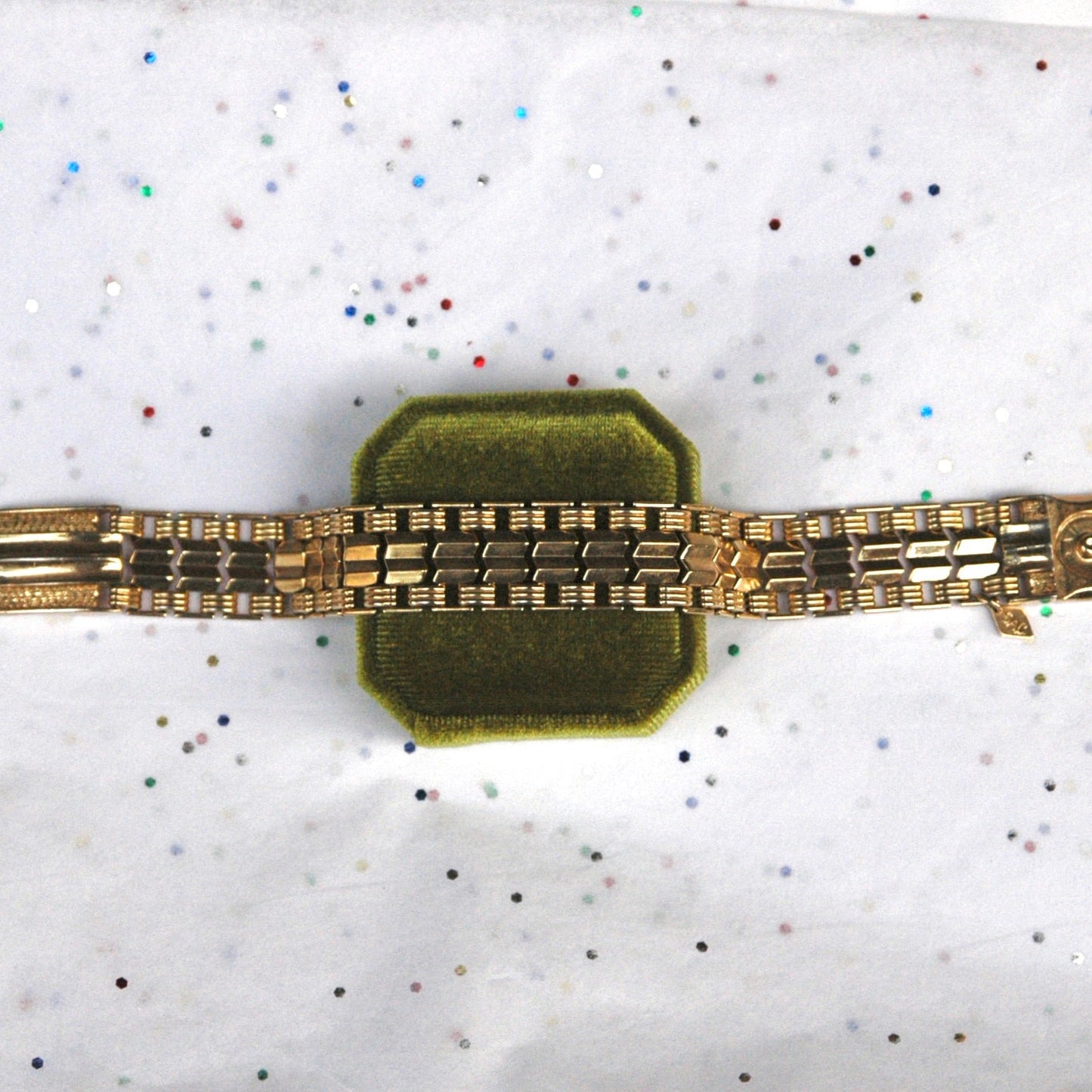 Vintage 1950s-1960s Sarah Coventry Gold Tone Bracelet