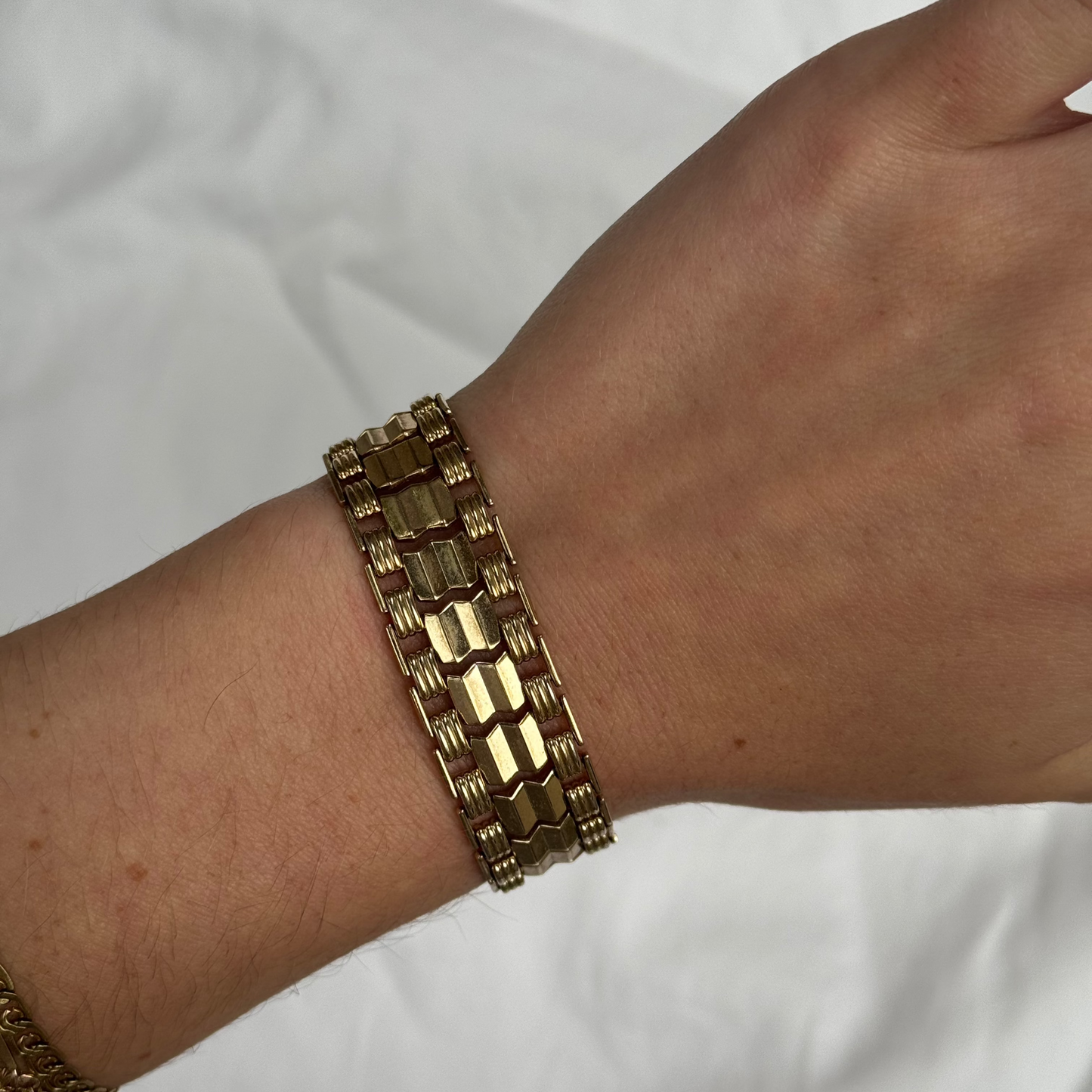 Vintage 1950s-1960s Sarah Coventry Gold Tone Bracelet