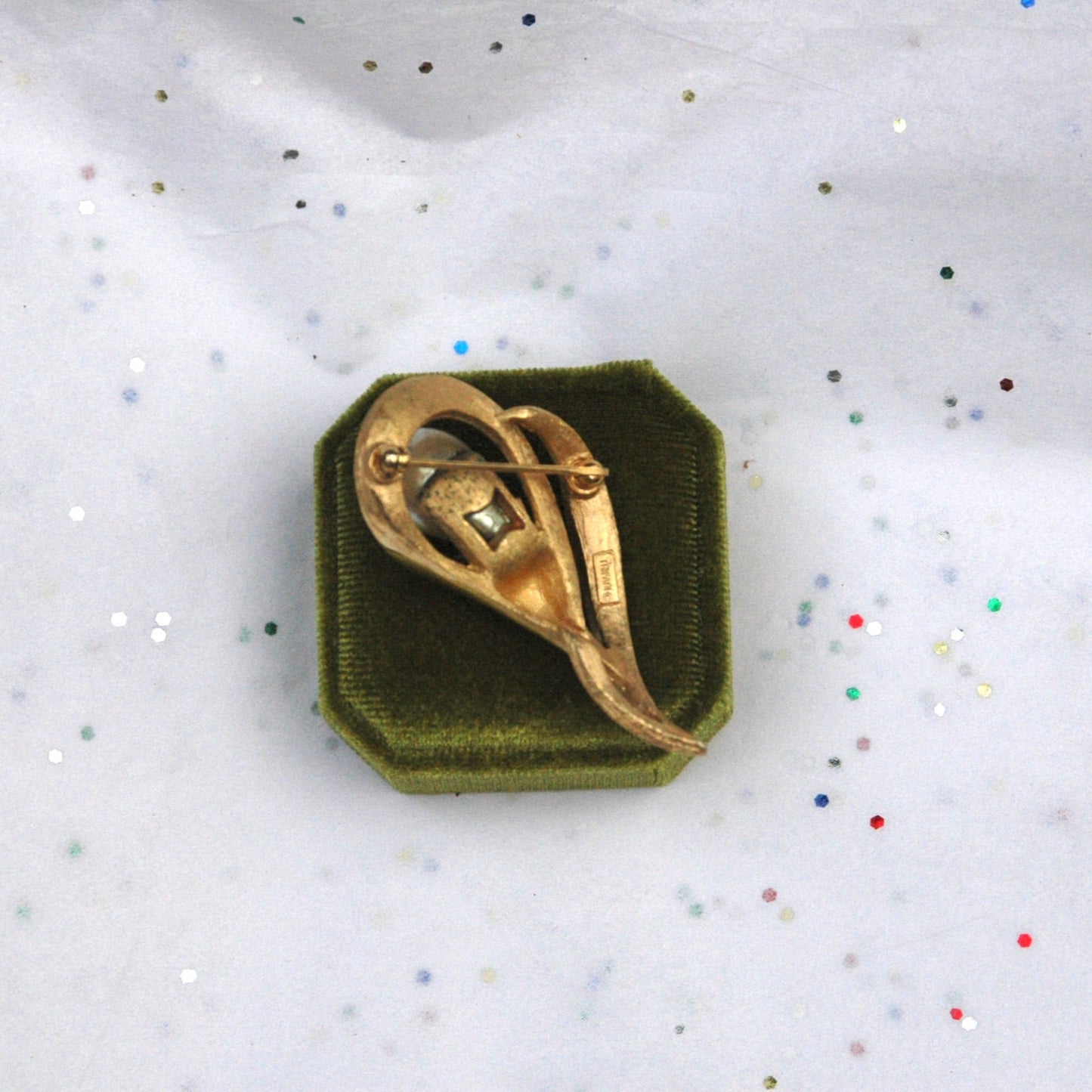 Vintage Trifari Gold Tone Pearl Brooch