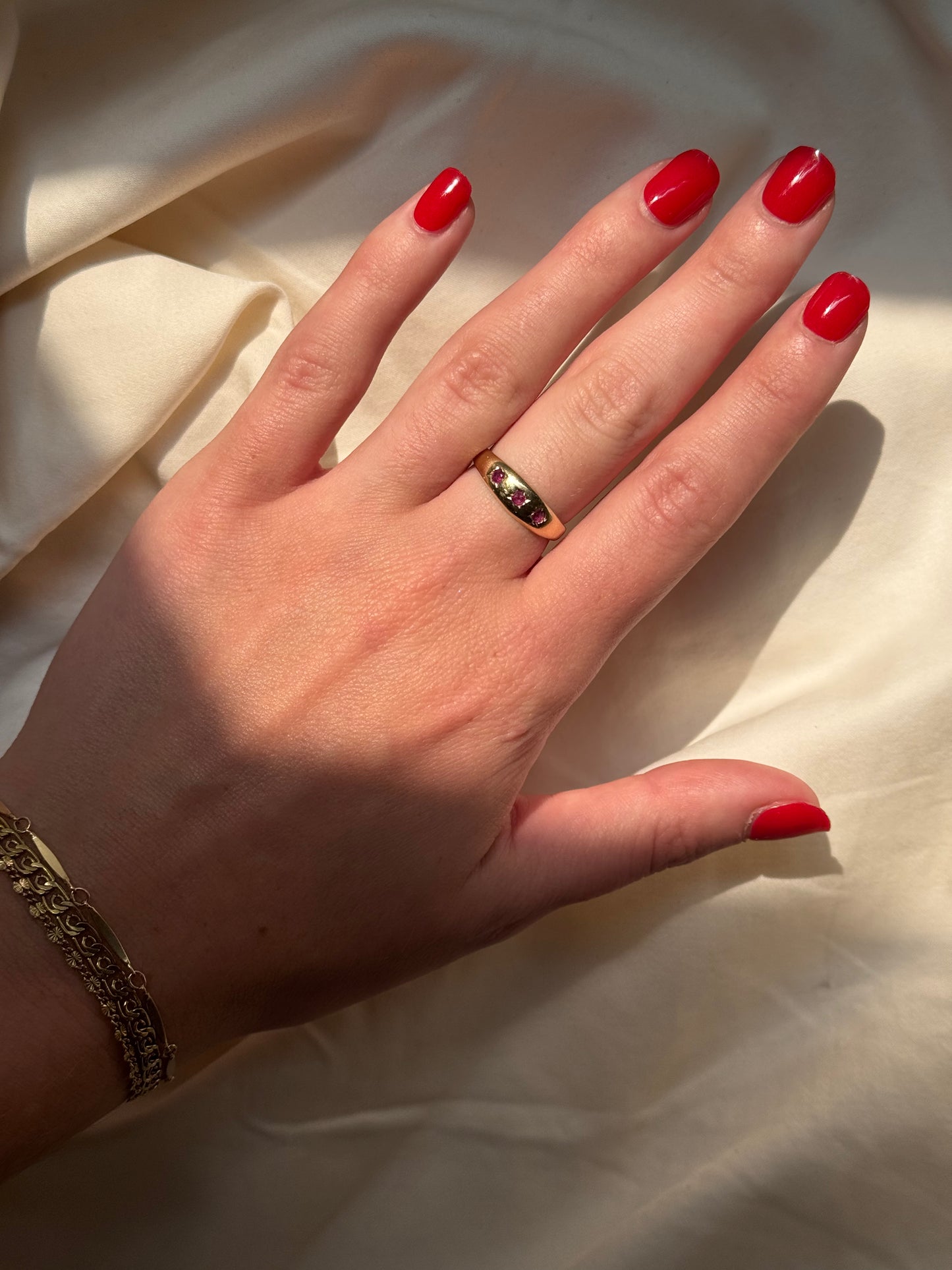 Vintage 9k Gold Ruby Gypsy Ring